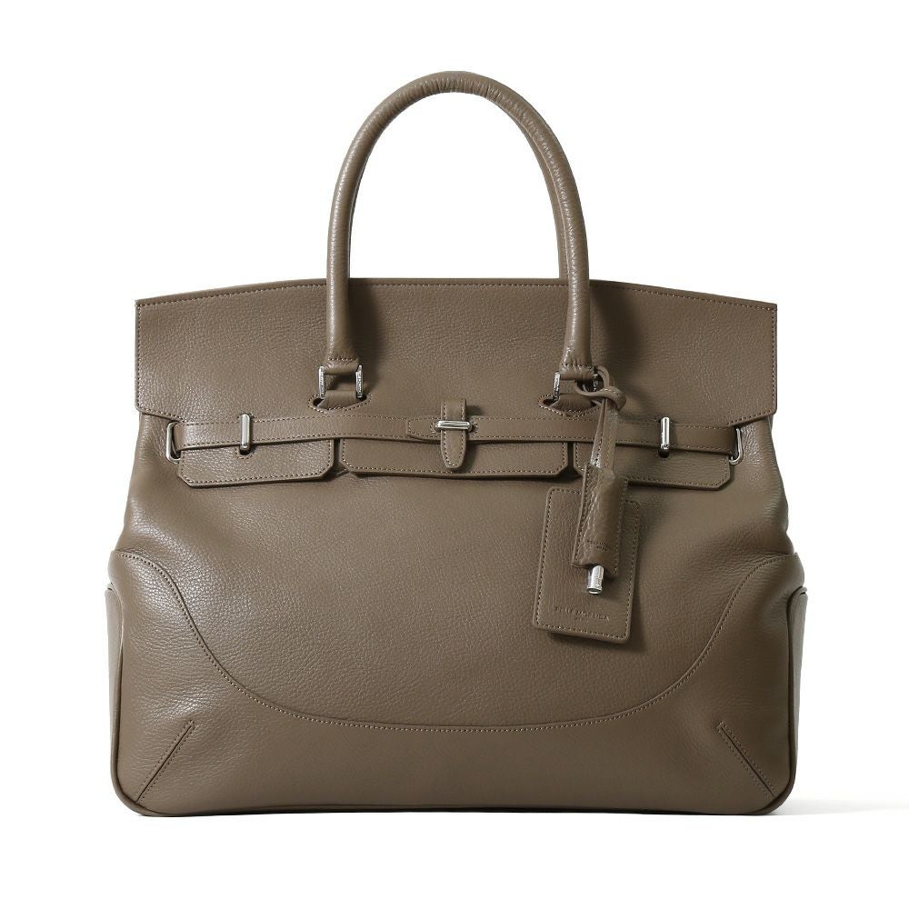 フラップボストンバッグ(Lサイズ)（グレージュの正面）