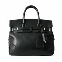 フラップボストンバッグ（ブラックの正面）