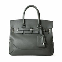 フラップボストンバッグ（チャコールグレーの正面）