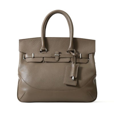 フラップボストンバッグ（ネイビーの正面）