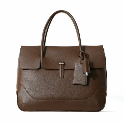 フラップトートバッグバッグ（ダークブラウンの正面）