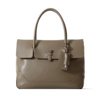 フラップトートバッグバッグ（グレージュの正面）