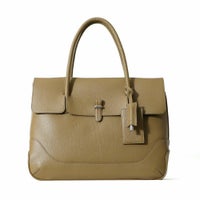 フラップトートバッグバッグ（トープの正面）