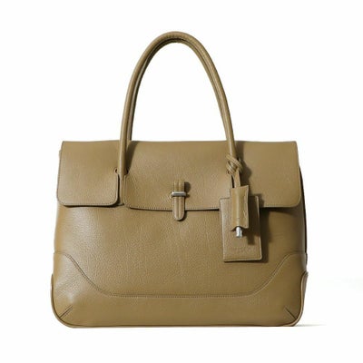 フラップトートバッグバッグ（トープの正面）