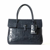 フラップトートバッグ（ネイビーの正面）