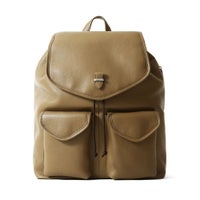 フラップバックパックの正面（オレンジ）