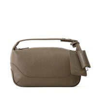 ハンドルバッグの正面（グレージュ）