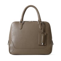 ブガッティバッグの正面（グレージュ）