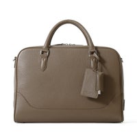 ブリーフバッグの正面（グレージュ）