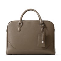 ブリーフバッグの正面（グレージュ）