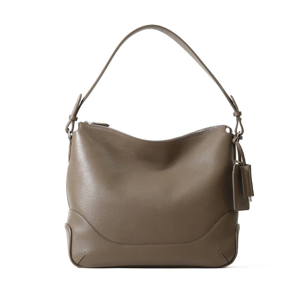 エディターズバッグの正面(グレージュ)