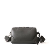 ブリーフバッグの正面（チャコールグレー）