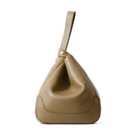 ワンハンドルバッグの正面（トープ）