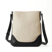 ショルダーバッグの正面（ブラック＆リネン）