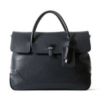 フラップビジネスバッグの正面（トープ）