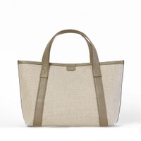 トートバッグの正面（グレージュ）