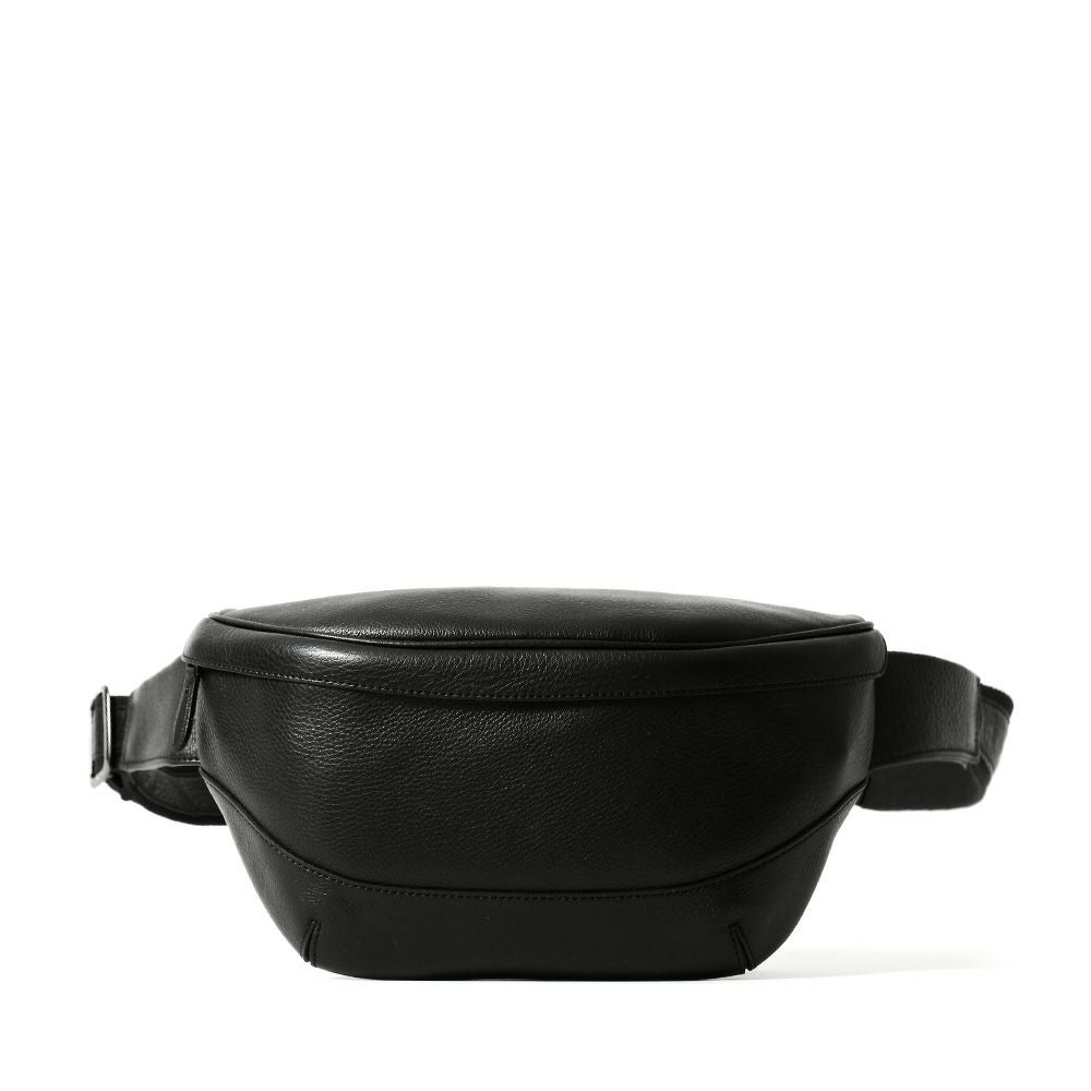 ショルダバッグの正面（ブラック）