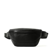 ショルダバッグの正面（ブラック）