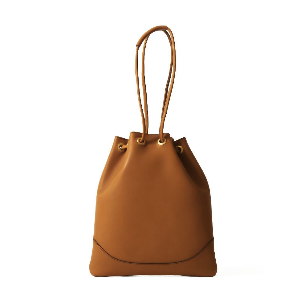 ドローストリングバッグの正面（ブラウン）