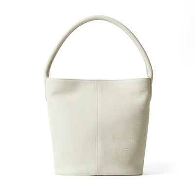 バケットバッグの正面（アイボリー）