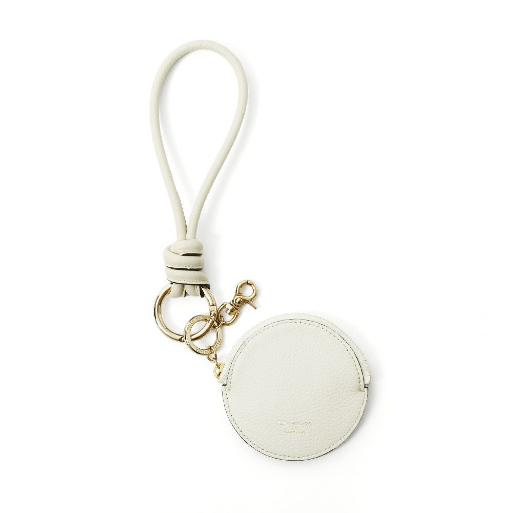 ラウンドコインケースの正面（アイボリー）