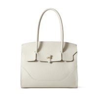 フラップトートバッグの正面（アイボリー）