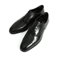 ストレートチップの正面（ブラック）