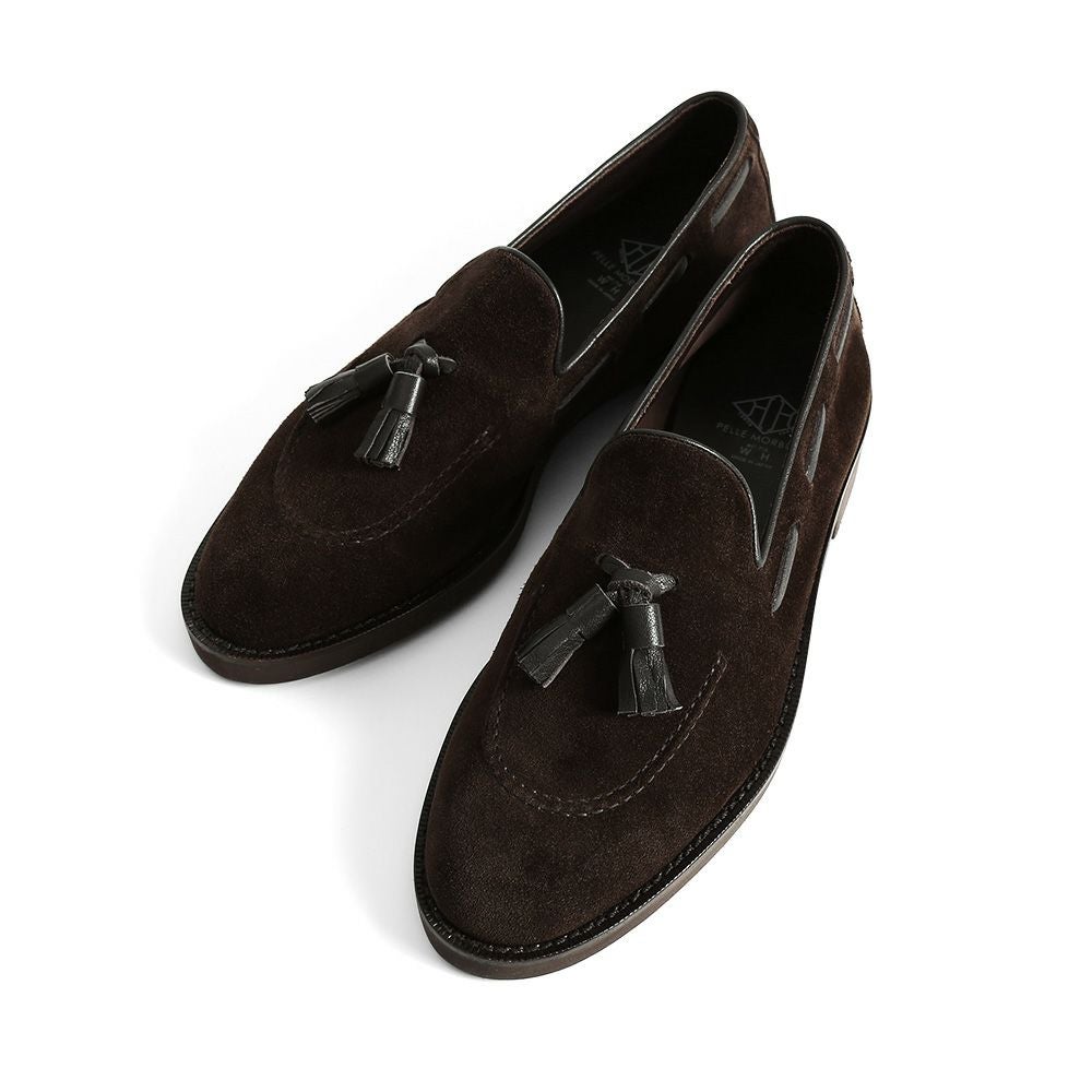 タッセルローファーの正面（ブラウン）