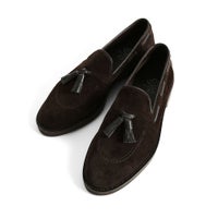 タッセルローファーの正面（ブラウン）