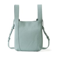 スリムショルダーバッグの正面（ペールブルー）