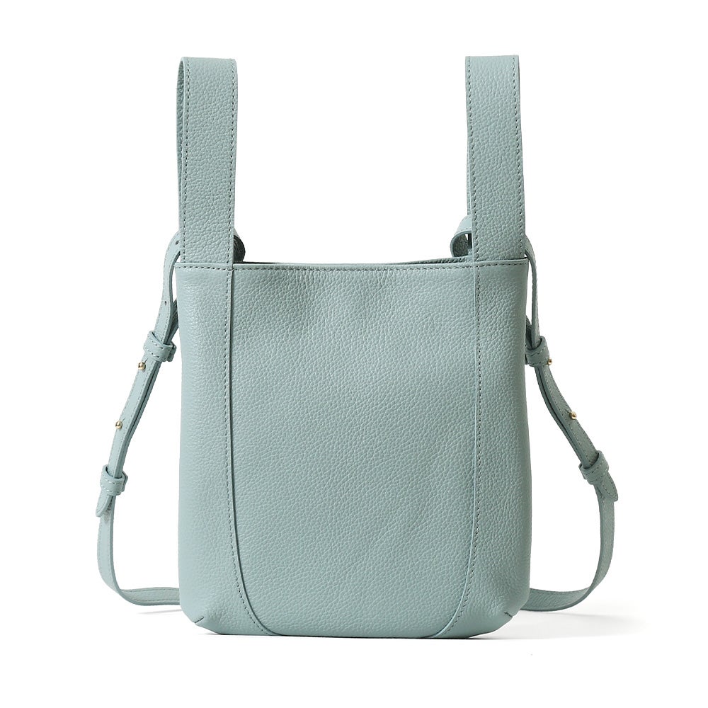 スリムショルダーバッグの正面（ペールブルー）