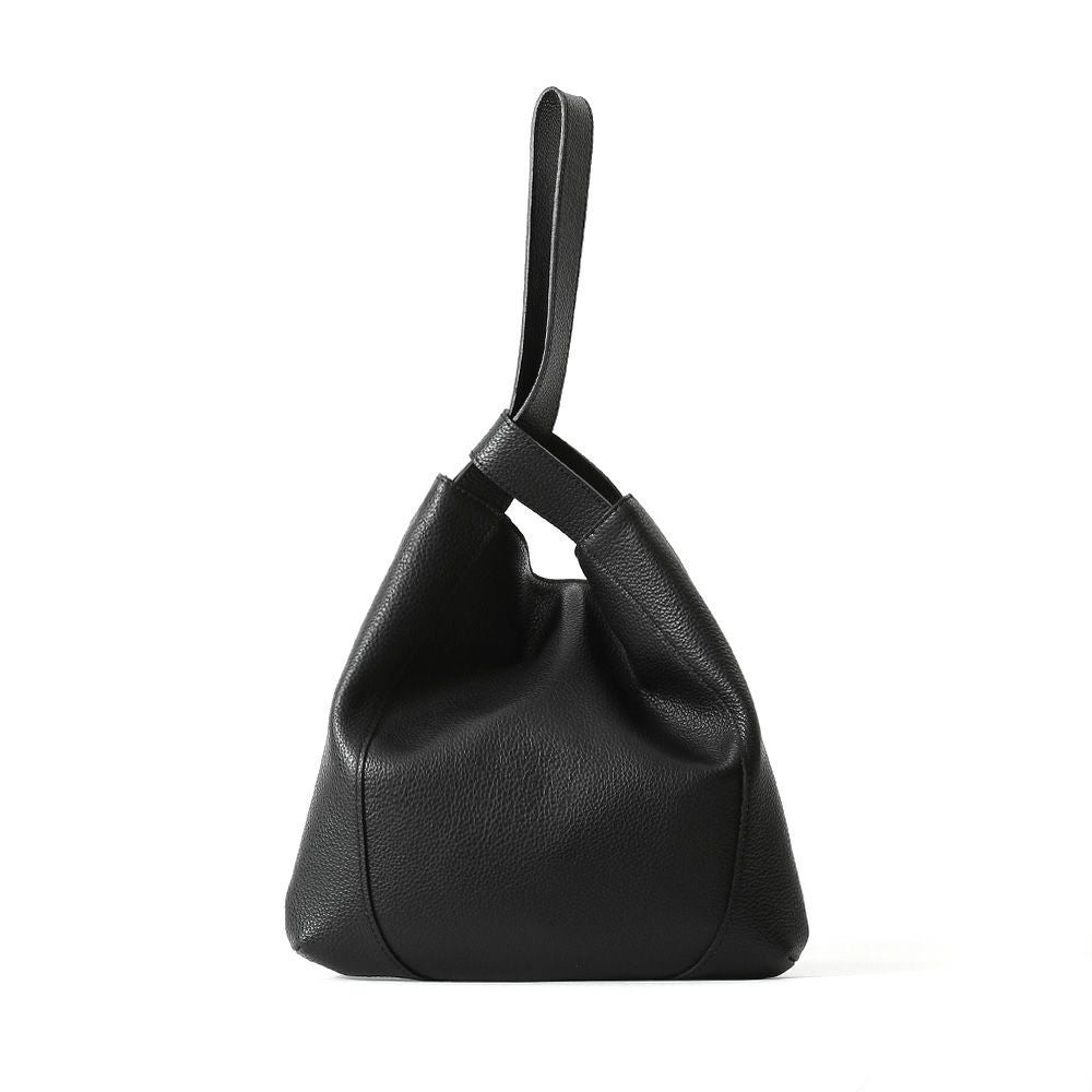 ワンハンドルバッグの正面（ブラック）