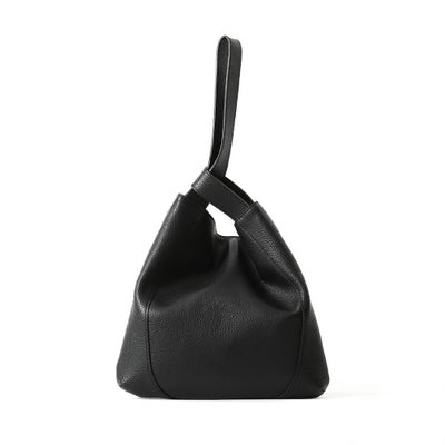 ワンハンドルバッグの正面（ブラック）