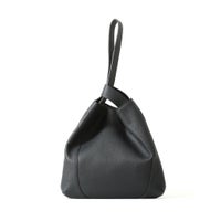 ワンハンドルバッグの正面（チャコールグレー）