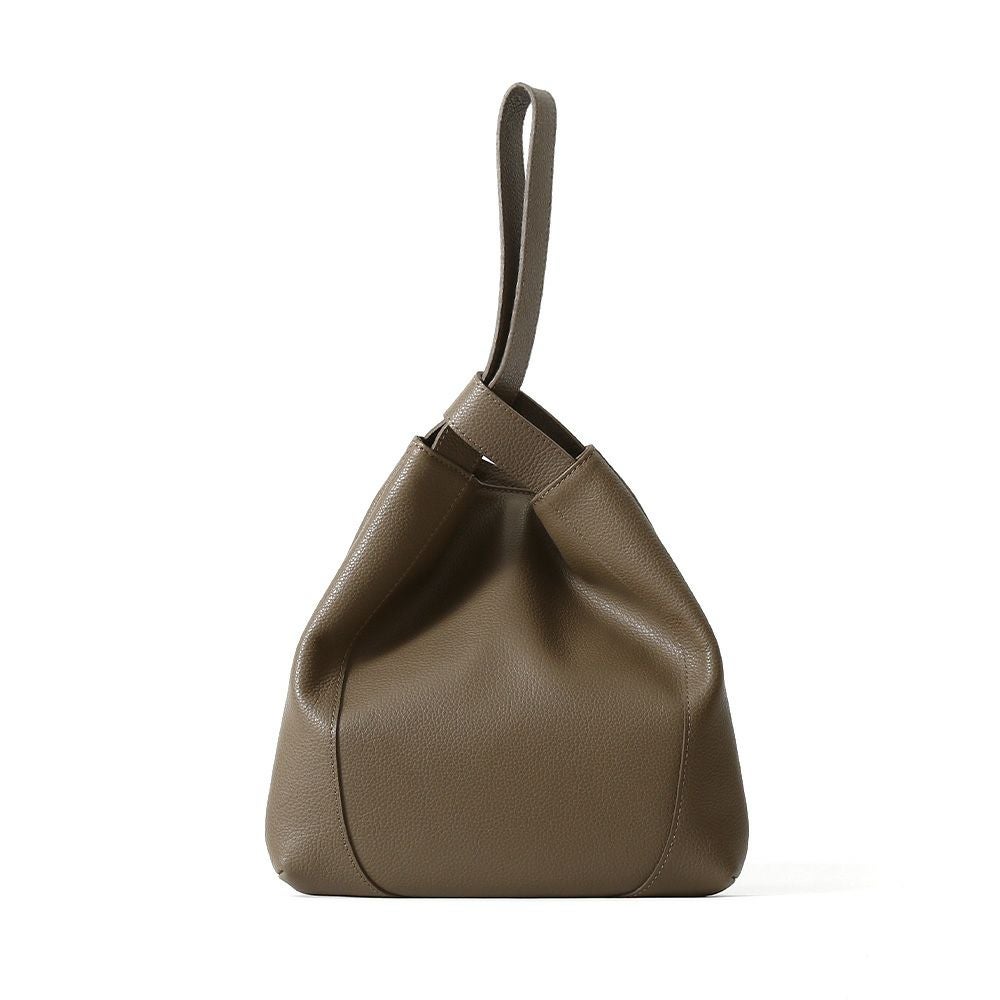 ワンハンドルバッグの正面（グレージュ）