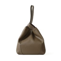 ワンハンドルバッグの正面（グレージュ）