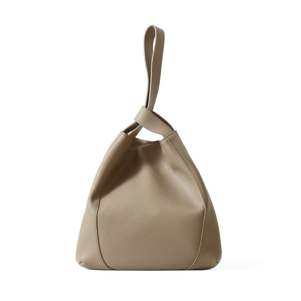 ワンハンドルバッグの正面（トープ）