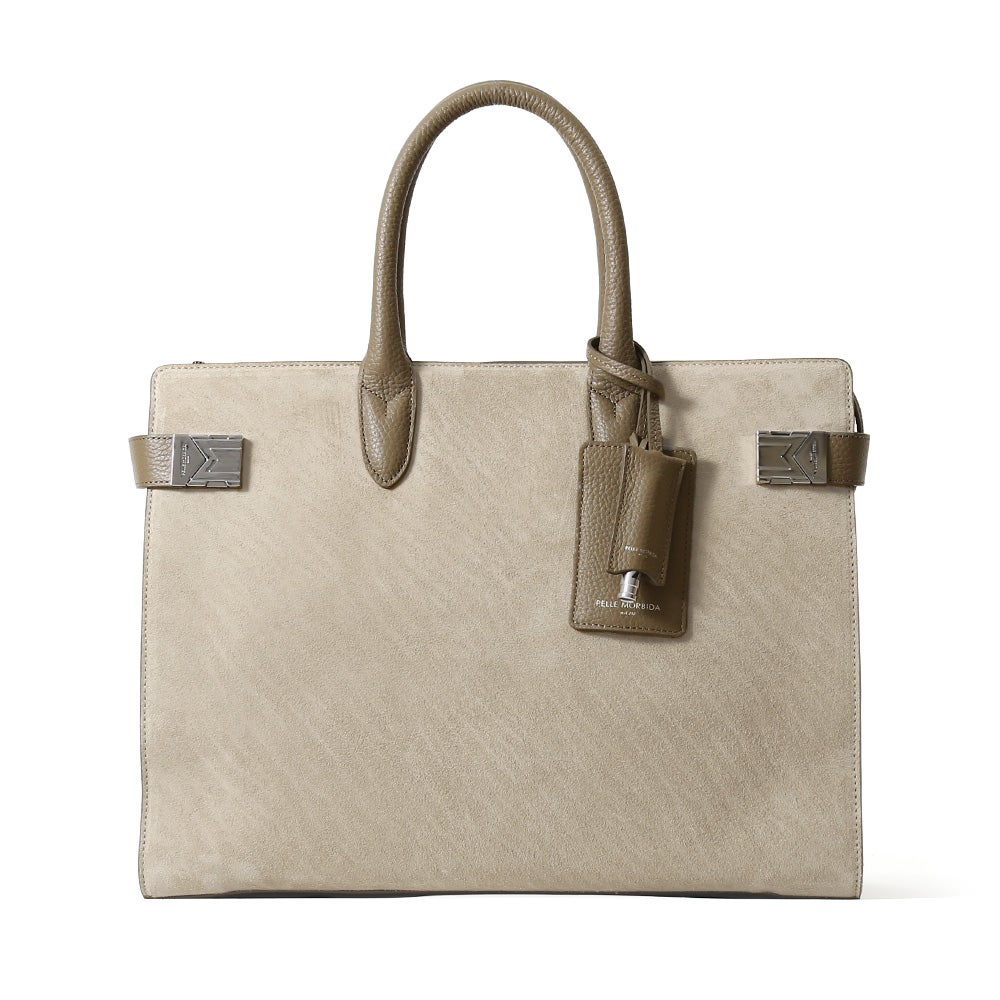 ボストンバッグの正面（サンドベージュ）